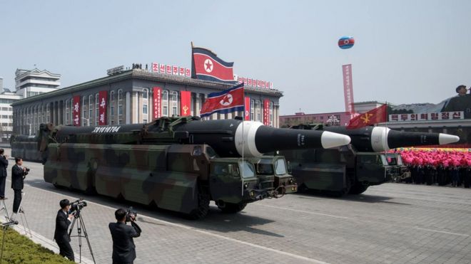 Ракета Хвасонга на северокорейском военном параде