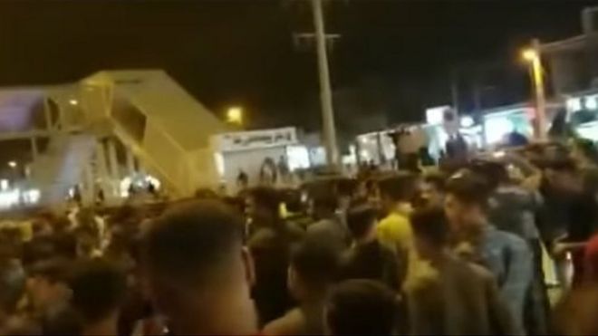 ماهشهر دومین شهر بزرگ استان خوزستان است و پیش از گرانی اخیر بنزین، صحنه اعتراضات شهروندان به مشکلات مربوط به آب آشامیدنی، معیشتی و اقتصادی بوده