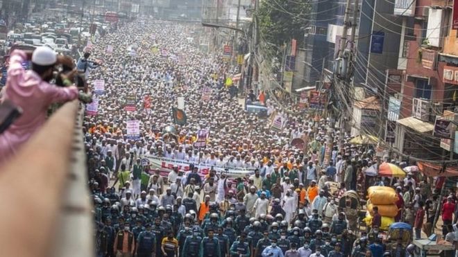 बांग्लादेश में फ्रांस के ख़िलाफ़ रैली