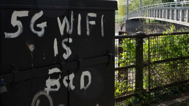 Bute Park'taki 5G wifi'yi okuyan grafiti kötü