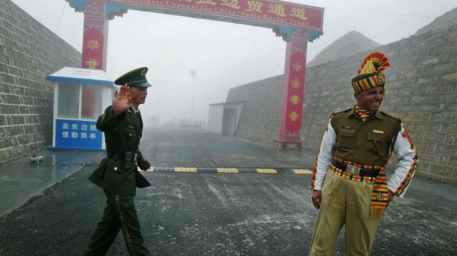 A Chinese soldier and an Indian soldier at their shared border in 2008