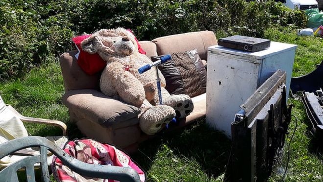 Гигантский медведь был одной из самых необычных находок для добровольцев во время уборки реки Эли в прошлом году