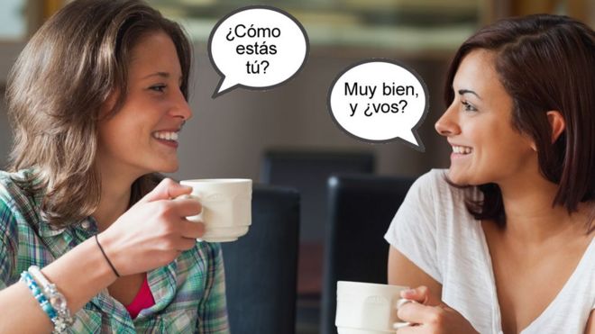 Dos mujeres hablando español