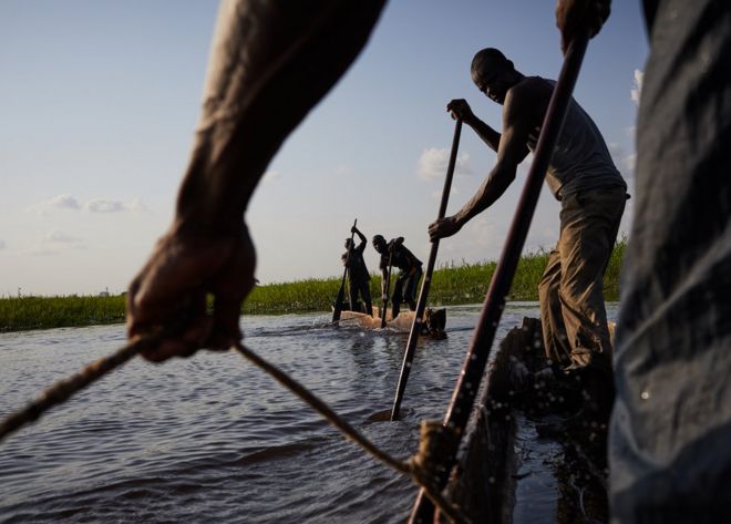 Рыбаки на реке Конго