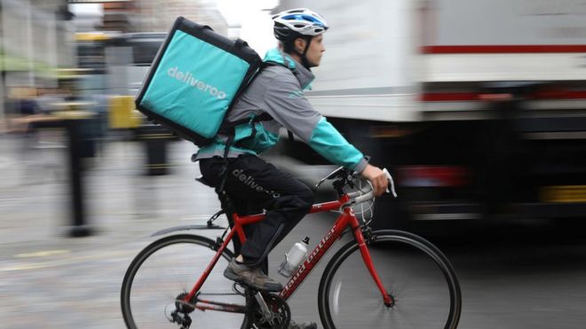 Велосипедист Deliveroo