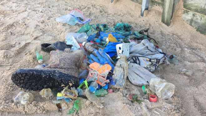 мусор на пляже Константина