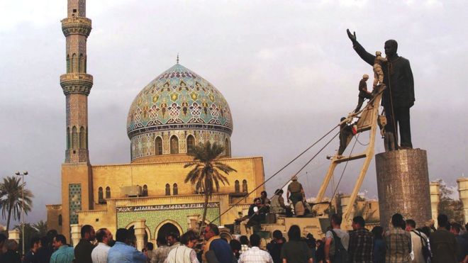 Свержение статуи Саддама Хусейна в 2003 году