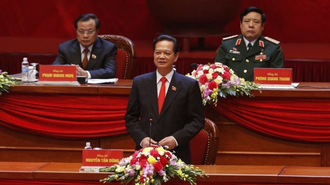 Премьер-министр Вьетнама Нгуен Тан Зунг (слева внизу) выступает на церемонии открытия 12-го Национального конгресса Коммунистической партии Вьетнама в Ханое 21 января 2016 года