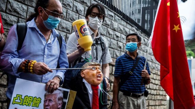 Giới hoạt động thân Bắc Kinh ở Hong Kong biểu tình bên ngoài Lãnh sự quán Hoa Kỳ hôm 20/3/2020