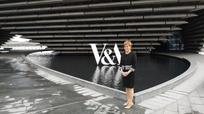 Nicola Sturgeon Overawed By World Class Va Dundee Bbc