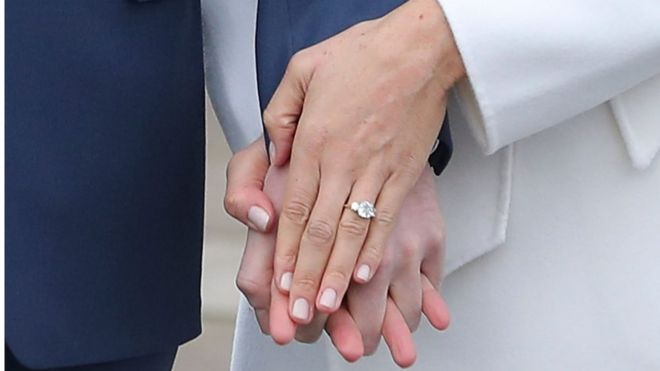 Принц Гарри сам позаботился о дизайне обручального кольца для своей невесты Меган Маркл.