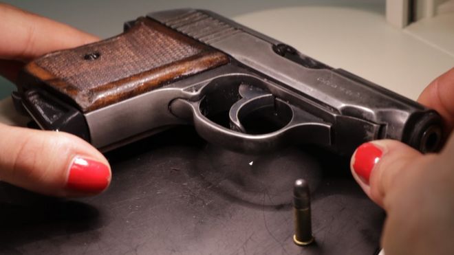 Пистолет Амри, выставленный итальянской полицией, 4 января 17