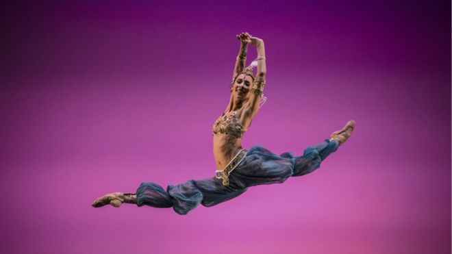 Elisa Carillo, Primera bailarina del Ballet Estatal de BerlÃ­n y ganadora de el Premio Benois de la Danza, mÃ¡ximo galardÃ³n del ballet.