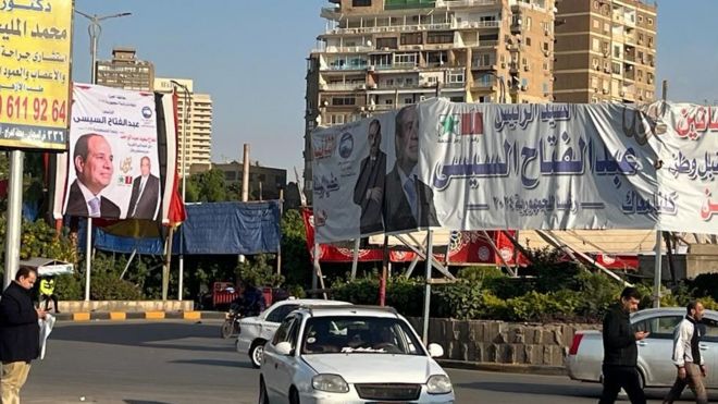 لافتات الدعاية الانتخابية تنتشر في شوارع القاهرة