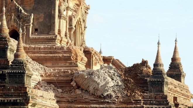 Общий вид показывает повреждения в храме Суламани в Багане, к юго-западу от Мандалая, Мьянма, 25 августа 2016 года.