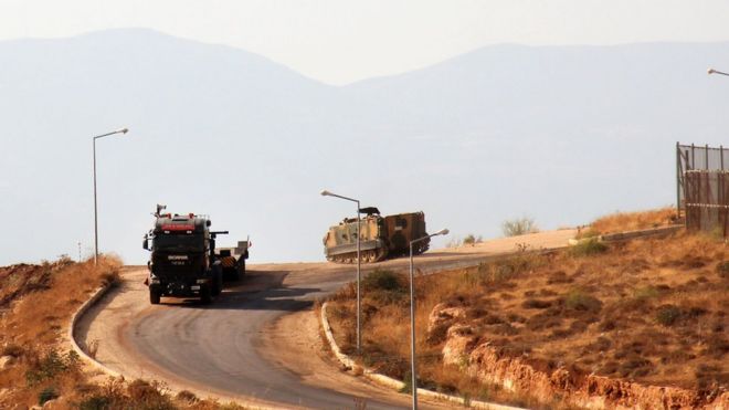 Suriye sınırında Türk askeri araçları