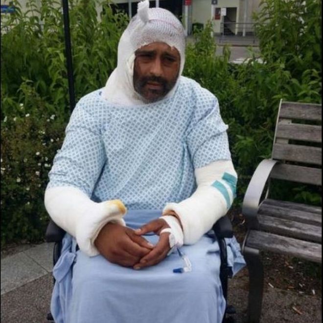 Джамиль Мухтар в больничном халате