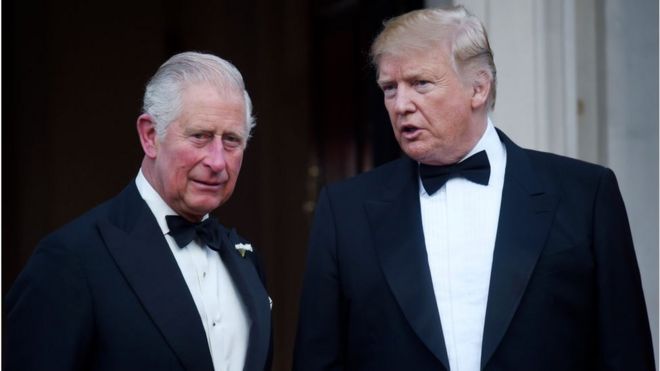 O presidente dos EUA, Donald Trump, e o prÃ­ncipe Charles, prÃ­ncipe de Gales, posam antes de um jantar no Winfield House em 4 de junho de 2019