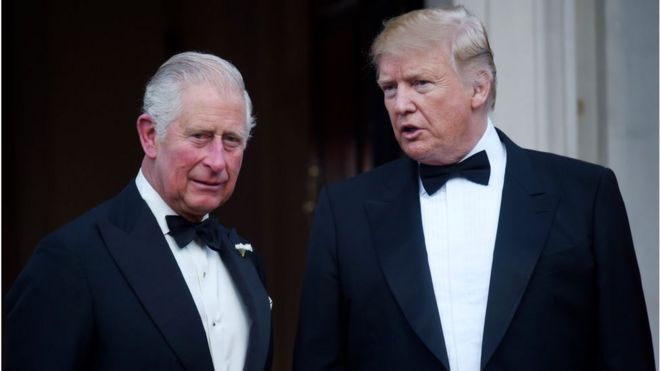 O presidente dos EUA, Donald Trump, e o prÃncipe Charles, prÃncipe de Gales, posam antes de um jantar no Winfield House em 4 de junho de 2019