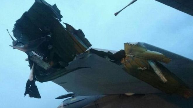 صحفي روسي ينشر صورا تظهر فيها طائرات مدمرة في قاعدة حميميم _99482501_0e9c30cd-968f-4336-8cd3-5d8944e4355a