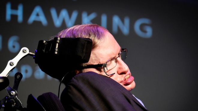 El físico y cosmólogo británico, Stephen Hawking, recibió amenazas de muerte de una mujer en España.