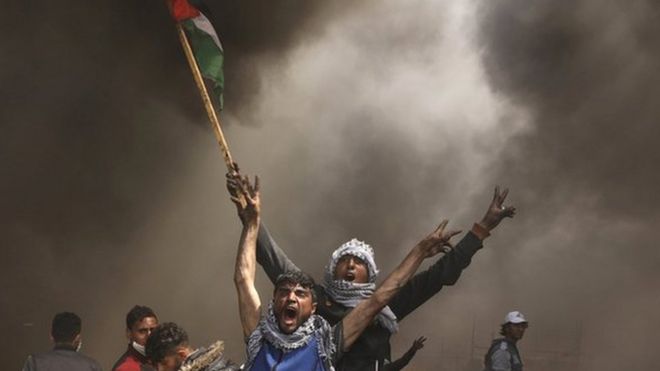 محتجون فلسطينيون