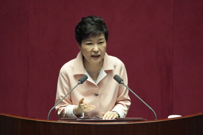 Президент Южной Кореи Пак Кын Хе выступает на церемонии открытия 20-го Национального собрания 10 июня 2016 года в Сеуле, Южная Корея.