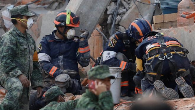 Rescue workers search through rubble of Enrique Rébsamen school - 20 September