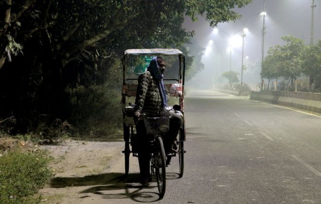 Рикша съемник в смоге