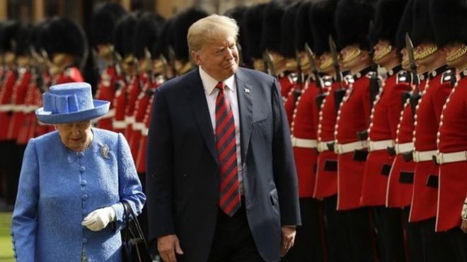 Trump e Isabel II