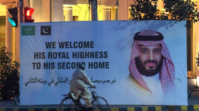 सऊदी प्रिंस के स्वागत में लगाए गए पोस्टर