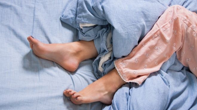 Ноге жене која је у кревету
