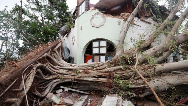 Один из множества домов, пострадавших от шторма