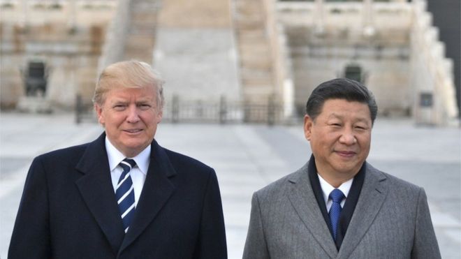 Президент США Дональд Трамп и президент Китая Си Цзиньпин позируют в Запретном городе в Пекине