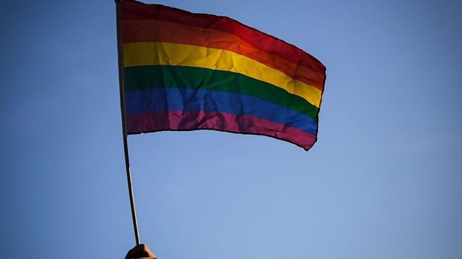 رفع علم المثلية في العراق "لا يفيد سوى المليشيات"
