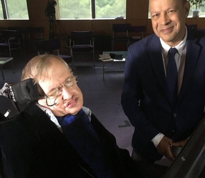 Stephen Hawking y Pallab Ghosh