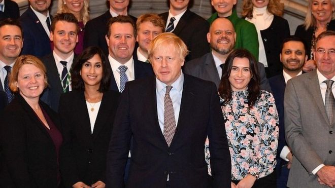 Борис Джонсон на фото с 109 новыми депутатами-консерваторами
