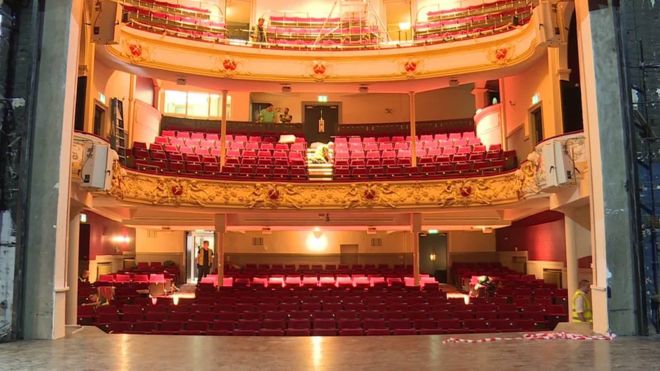 Ayr's Gaiety Theater - одна из организаций, потерявших регулярное финансирование
