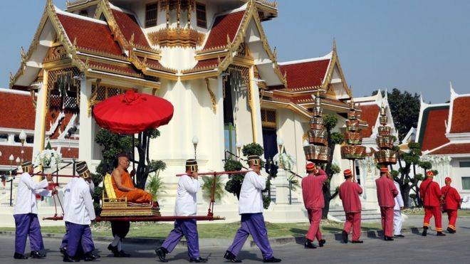 Msafara wa mazishi ya Vichai Srivaddhanaprabha mjini Bankok