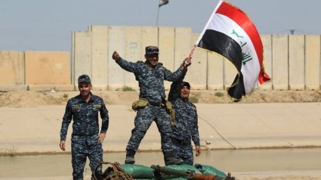 [عاجل] قوات عراقية تبدأ في التقدم صوب حقول النفط في كركوك _98327721_8f6a8be6-302d-472d-949f-4598853ee702