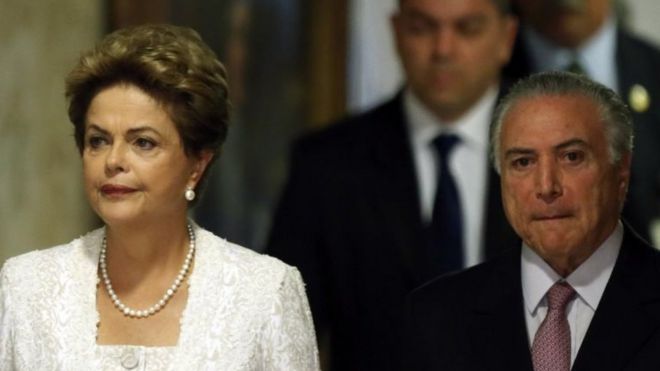 Президент Дилма Руссефф и вице-президент Мишель Темер прибывают, чтобы объявить о реформах в президентском дворце Планалто в Бразилиа 2 октября 2015 года.