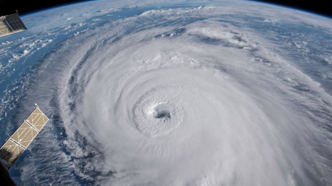 Ураган Флоренция у восточного побережья США в Атлантическом океане