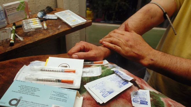 A registered heroin addict inject the drug on prescription