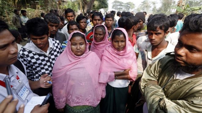 ويعيش معظم الفارين في مناطق عشوائية ومخيمات رسمية للاجئين وفي قرى منطقة المنتجعات في بنغلاديش في كوكس بازار.