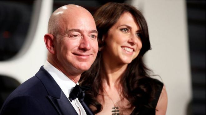 Jeff Bezos waxaa loo aqoonsaday qofka ugu taajirsan guud ahaan dunida