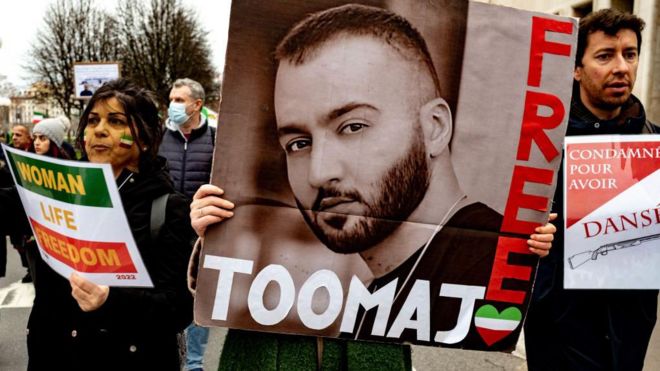 اعتراض به بازداشت توماج صالحی