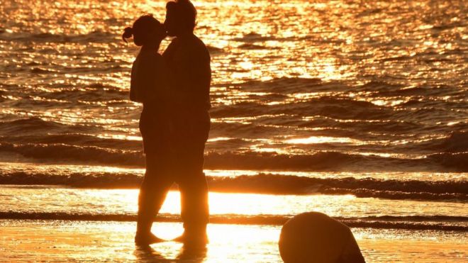 காதலால் கசிந்துருகி வாழ்ந்த காலங்கள் கடந்துவிட்டதா?