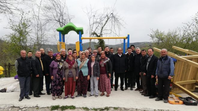 В турецком поселке Енидояджанлар после реконструкции бывшим мэром, апрель 2019 года, была перестроена детская площадка