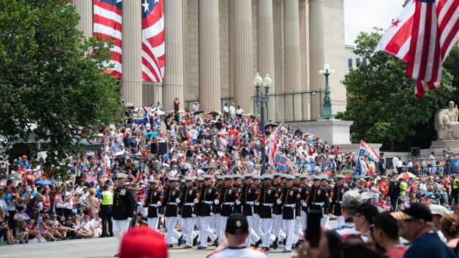 На изображении показан парад Четвертого июля в Вашингтоне в прошлом году