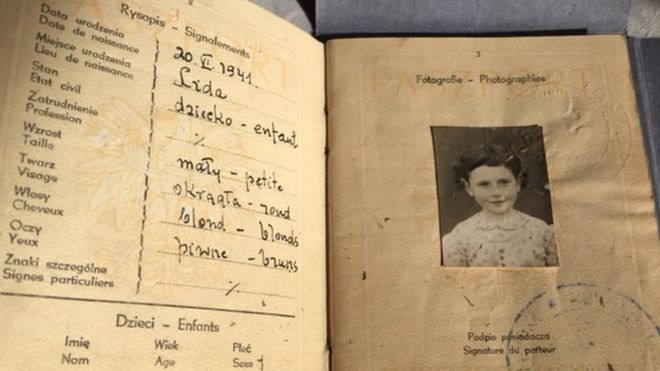 Um passaporte de Rachel quando criança